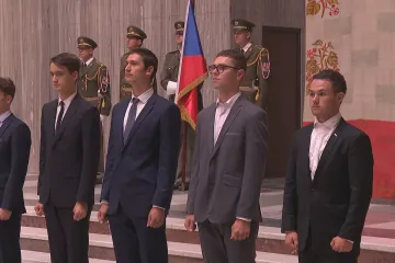 Středoškoláci si zkusili službu vlasti se zbraní v ruce