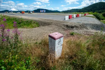 Děti Země napadly úsek D11 na hranici s Poláky. Ti budou navazující S3 otevírat v září