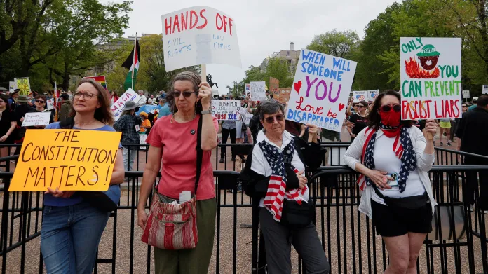 Protest proti administrativě Donalda Trumpa před Bílým domem