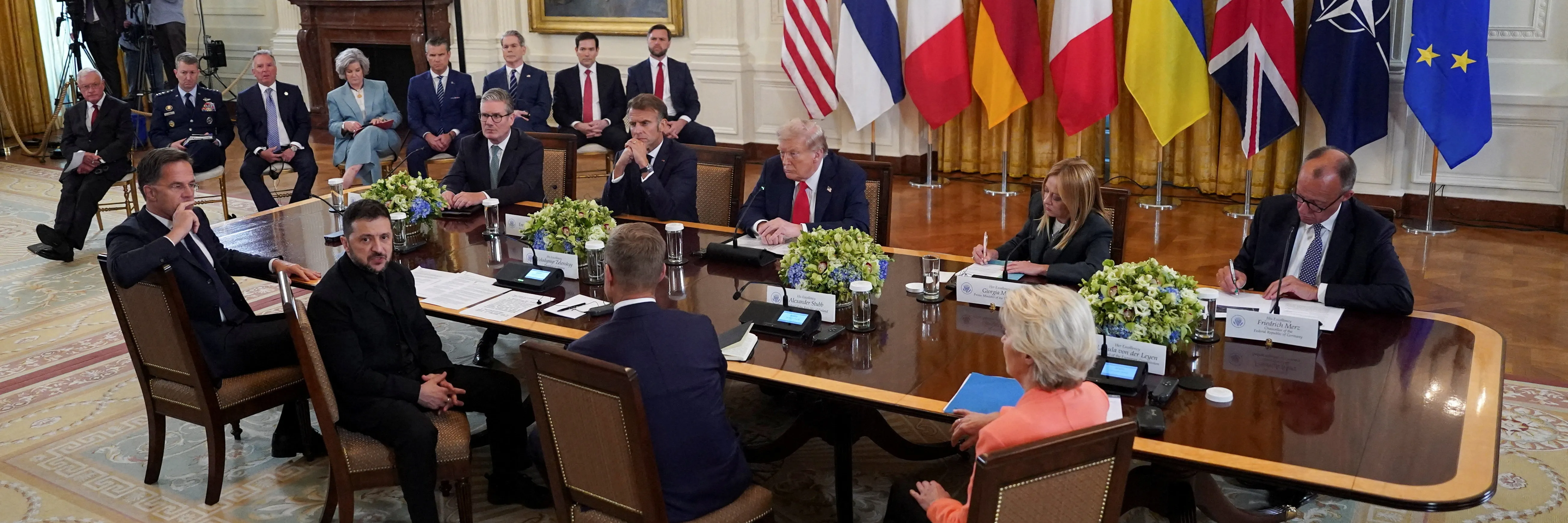 Trump oznámil, že začal s přípravami na schůzku Putina a Zelenského