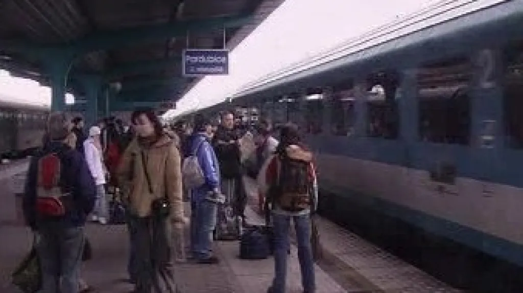 Lidé na nádraží