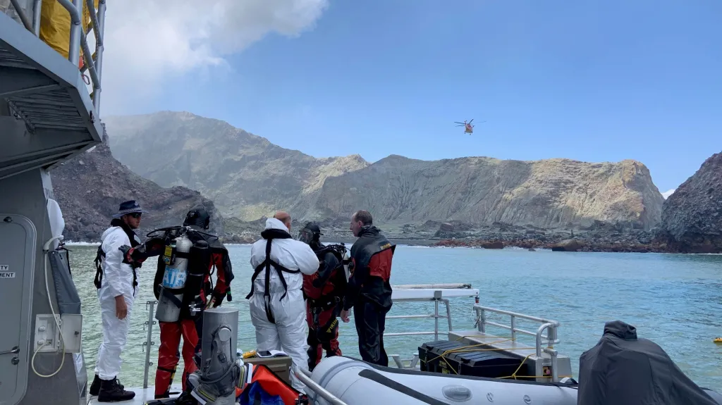 Pátrání po obětech u novozélandského sopečného ostrova