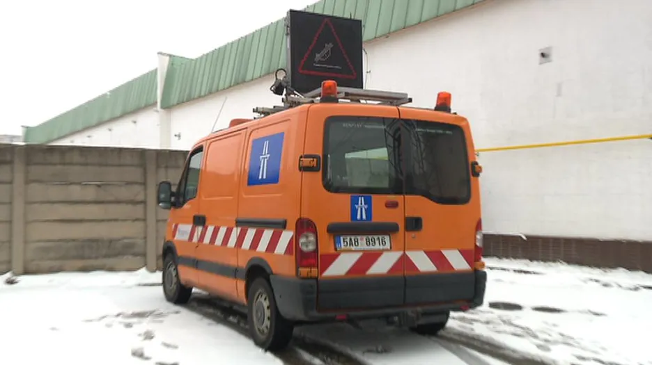 Plovoucí auto s varovným značením