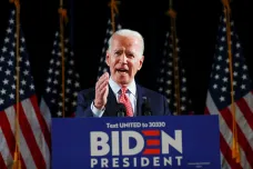 Biden zvítězil ve státě Washington, guvernér Ohia se kvůli koronaviru vzbouřil proti soudu