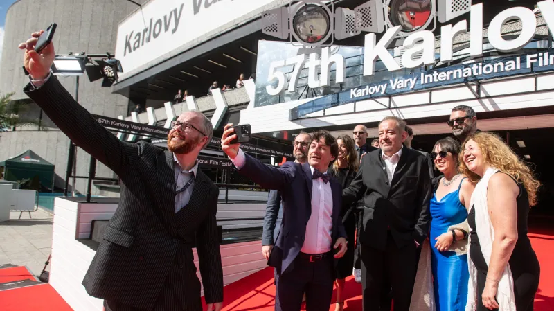 Delegace k filmu Blažiny lekce na festivalu ve Varech