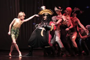 Petr Pan poprvé tančí. A kouzelně