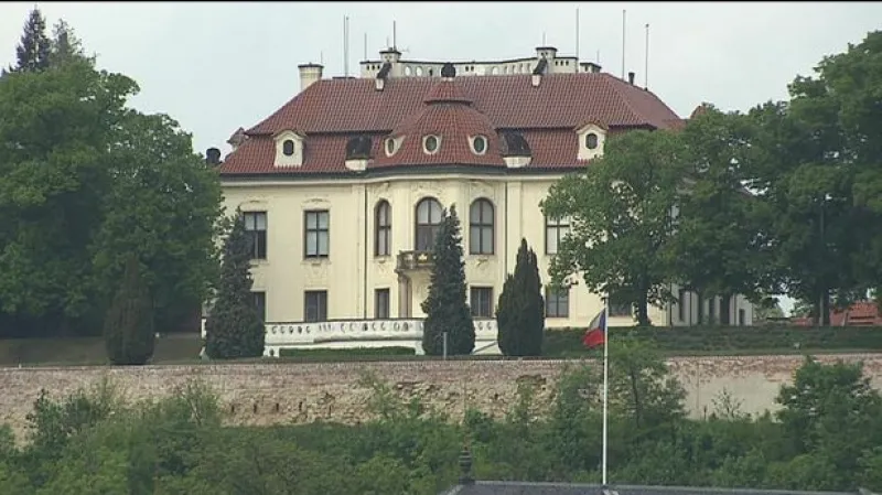 Rusnok pokračuje v jednání s ministerskými kandidáty