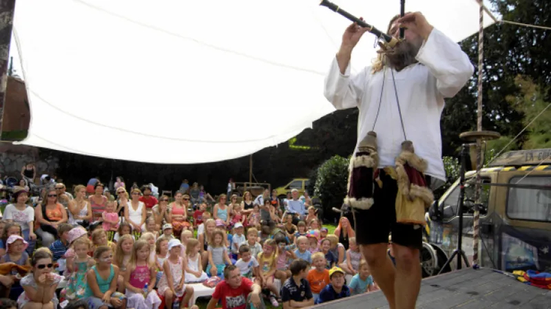 Teátr Víti Marčíka / Tři zlaté vlasy děda Vševěda