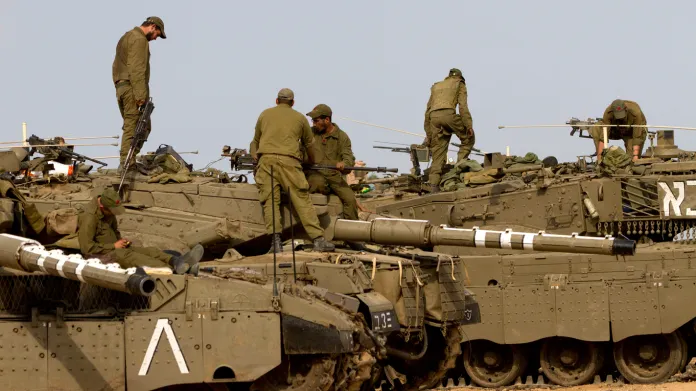 Izraelští vojáci nedaleko hranic s Gazou