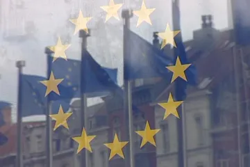 Brusel chce Praze připomínkovat služební zákon, má na to týden