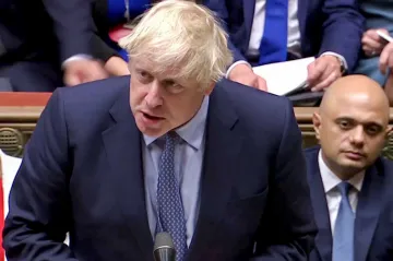 Britští poslanci znovu zasedli. Johnson obvinil parlament, že sabotuje jednání s EU