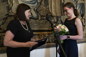Laureátkou prvního ročníku Ceny vlády je Barbora Šmahlíková z VUT v Brně