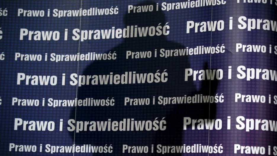 Navzdory změně volebního lídra je v PiS jasně patrný stín Jaroslawa Kaczyńského
