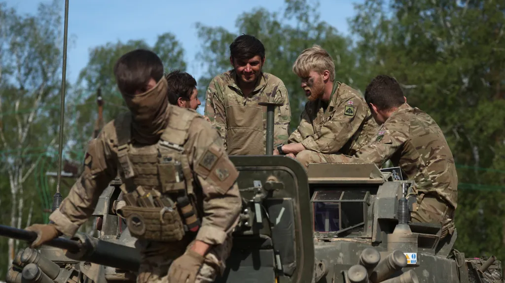 Britští vojáci během cvičení v květnu 2024