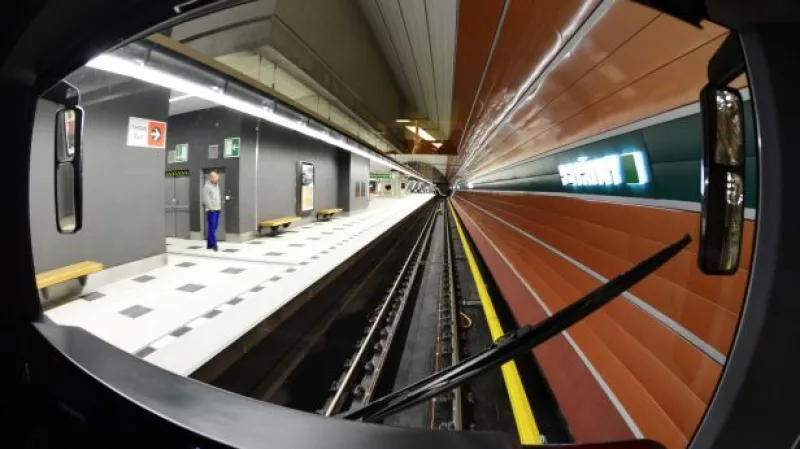 Události ČT: Radní zvedli ruku pro metro bez řidičů