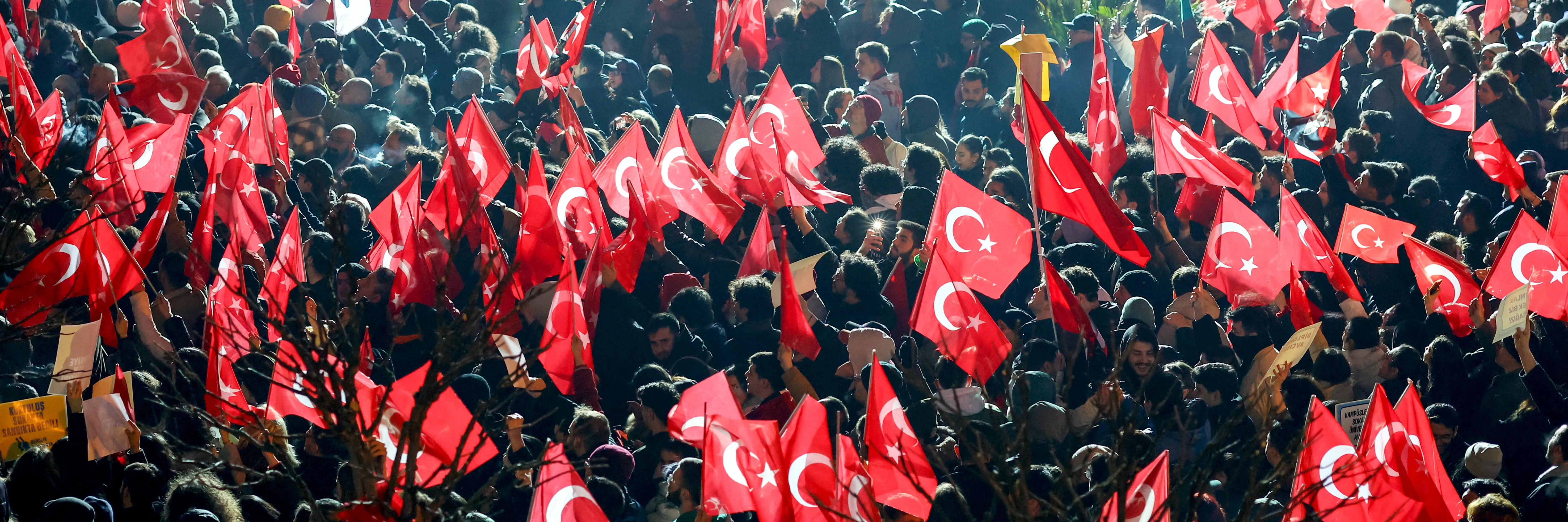 Příznivci zadrženého starosty Istanbulu se střetli s policií