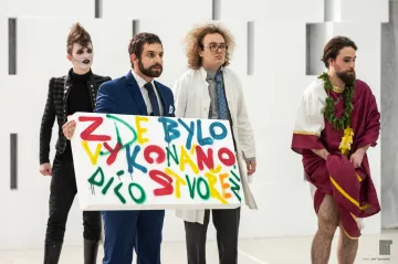 Divadlo Mír nechce jen bavit. Z dramatu bratří Čapků stvořilo filmovou inscenaci