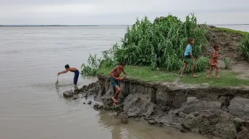 Obyvatelé bangladéšských říčních ostrovů čelí erozi