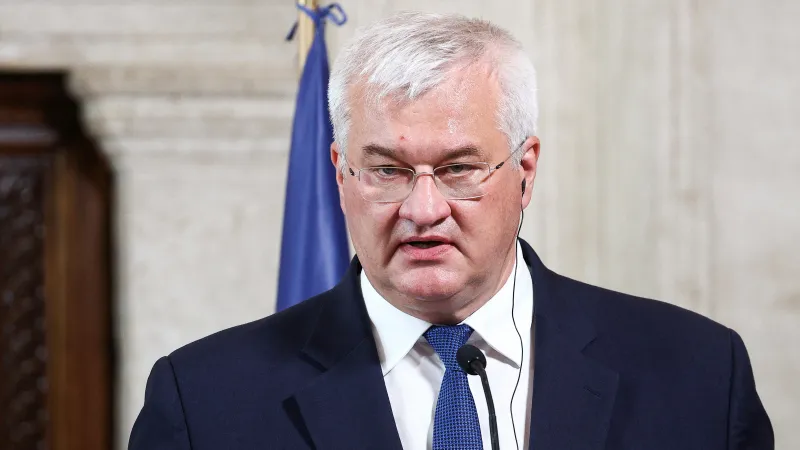 Miliarda v hotovosti a zlato. Ukrajina viní Maďary ze zadržení zaměstnanců spořitelny