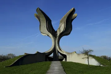 Chorvatsko si připomnělo „balkánskou Osvětim“. Po letech i se zástupci obětí