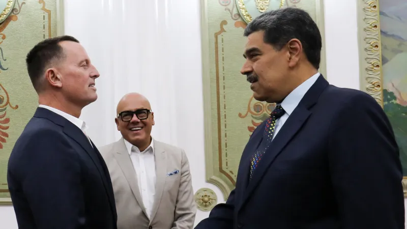 Vyslanec amerického prezidenta Donalda Trumpa Richard Grenell a venezuelský vládce Nicolás Maduro v prezidentském paláci Miraflores (31. ledna 2025)