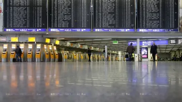 Stávka vyprázdnila letiště ve Frankfurtu