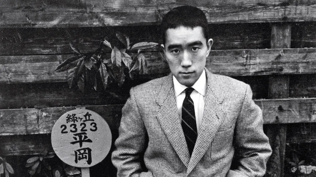 Jukio Mišima (na snímku z roku 1955)
