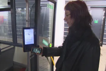 Cestující v Hradci Králové si stěžují na nový systém placení v MHD