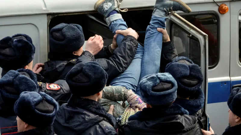 Výjev z demonstrace ve Vladivostoku