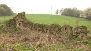 Ruiny zaniklé obce Vitín na Ústecku