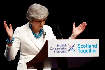 Voliči v místních volbách v Anglii potrestali za brexitový chaos jak Mayovou, tak Corbyna