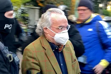 Německá policie rozbila buňku plánující převrat. Skupina počítala s vraždami politiků či novou armádou