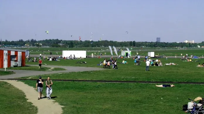 Letní idyla na letišti Tempelhof