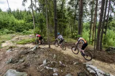 Lesem u Šumperka se budou prohánět cyklisté. Otevřou tam stezky upravené pro horská kola