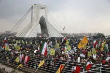 „K úžasu Ameriky dospěla revoluce do svého čtyřicátého roku.“ Írán slaví výročí nastolení islámské republiky