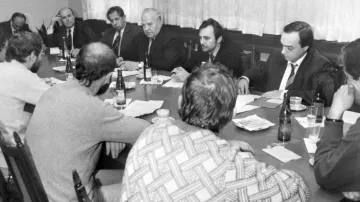 Jednání předsedy vlády Adamce se zástupci veřejnosti 21. listopadu 1989