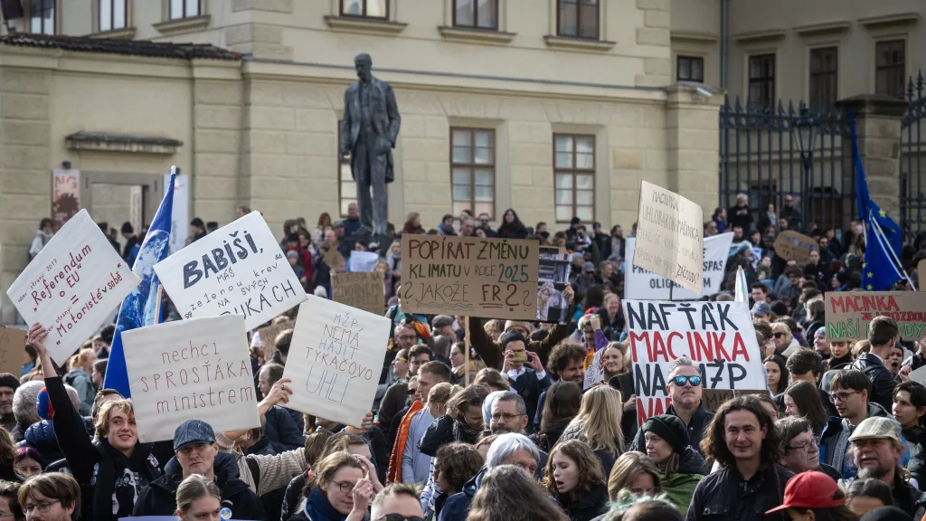 Demonstrace Zachraňme ministerstvo životního prostředí v Praze