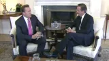 Arnold Schwarzenegger a David Cameron