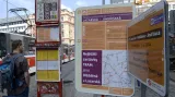 Cedule upozorňují na výluku tramvají v centru Prahy