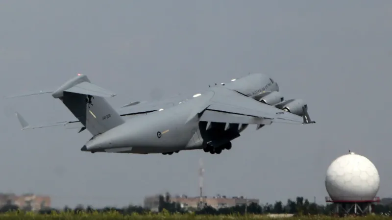 Australské letadlo odváží z Charkova další oběti letu MH17