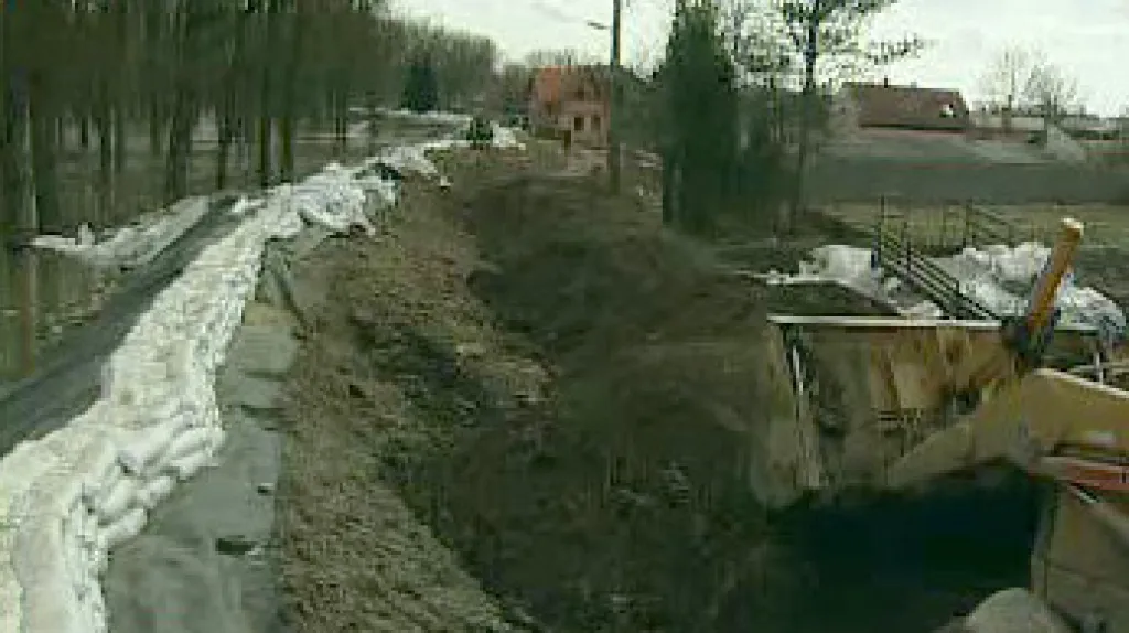 Protipovodňová hráz v Hoříně