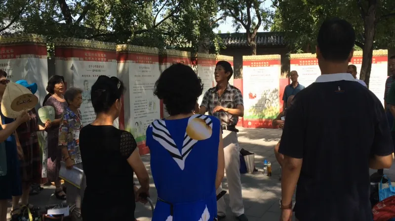 Oblíbenou zábavou Číňanů je kolektivní zpěv