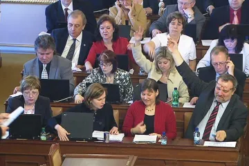 Poslanci schvalovali jako na běžícím pásu