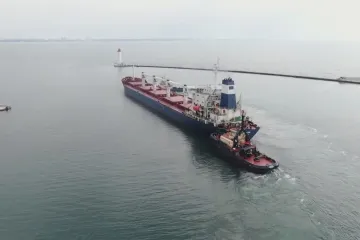 Z Oděsy vyplula první loď s ukrajinským obilím. Zřejmě směřuje do Libanonu