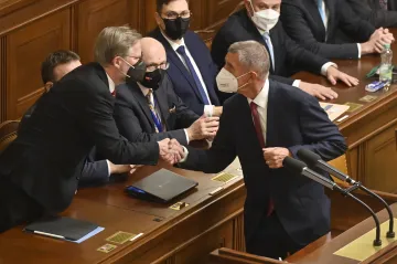 Fialova vláda získala důvěru sněmovny, podpořili ji všichni přítomní koaliční poslanci