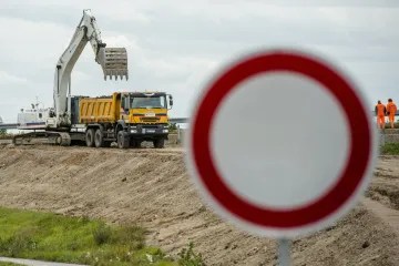Místo slibovaných 140 kilometrů dálnic se letos začalo stavět jen dvacet