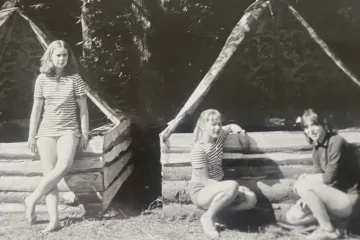 Uhlíky z ohně, u kterého skládala slib, skautka uchovává šest dekád