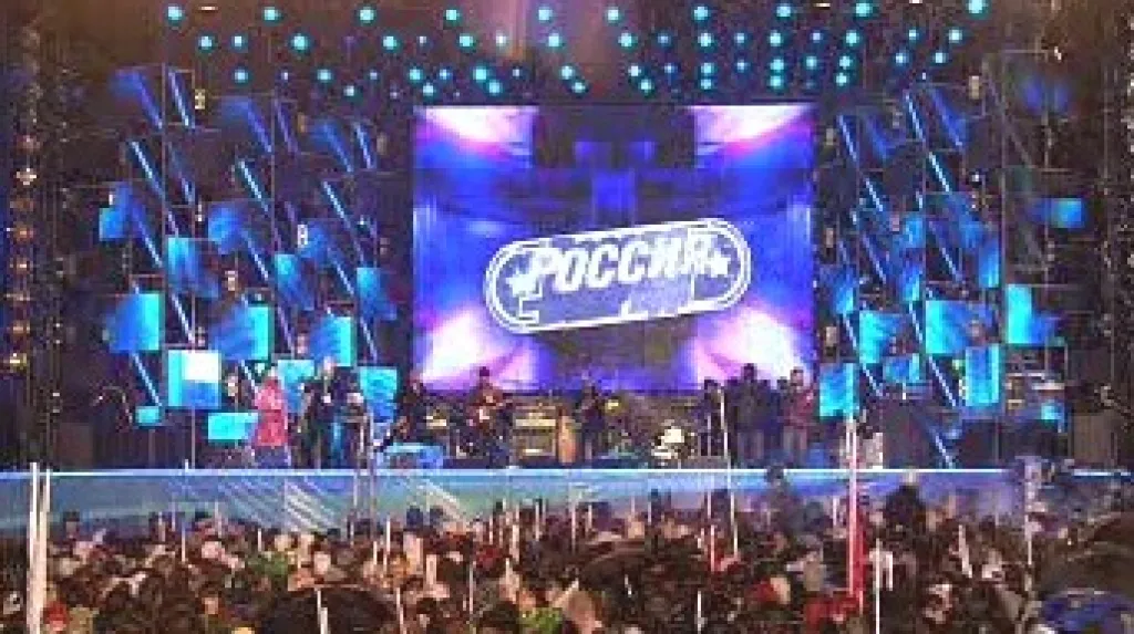 Rusové slavili vítězství Medveděva na Rudém náměstí