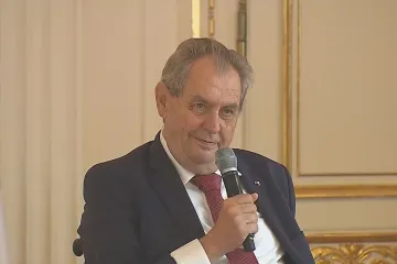 Napadením Ukrajiny Rusko nezískalo nic a ztratilo prakticky všechno, řekl velvyslancům Zeman