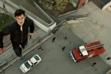 Recenze: Měsíc Jupitera levituje nad tématem uprchlictví